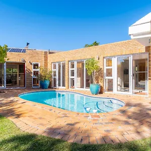 https://hout-bay-hilltop.hotels-capetown.com