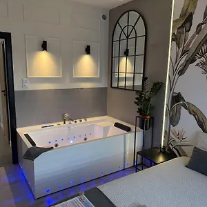 city-apartment-private-jacuzzi.gdanskhotel.org/